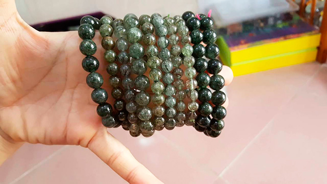 Cách nhận biết vòng tay đá phong thủy thật hay giả