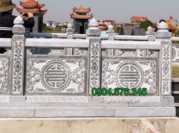 Lan can bằng đá của khu lăng mộ đá