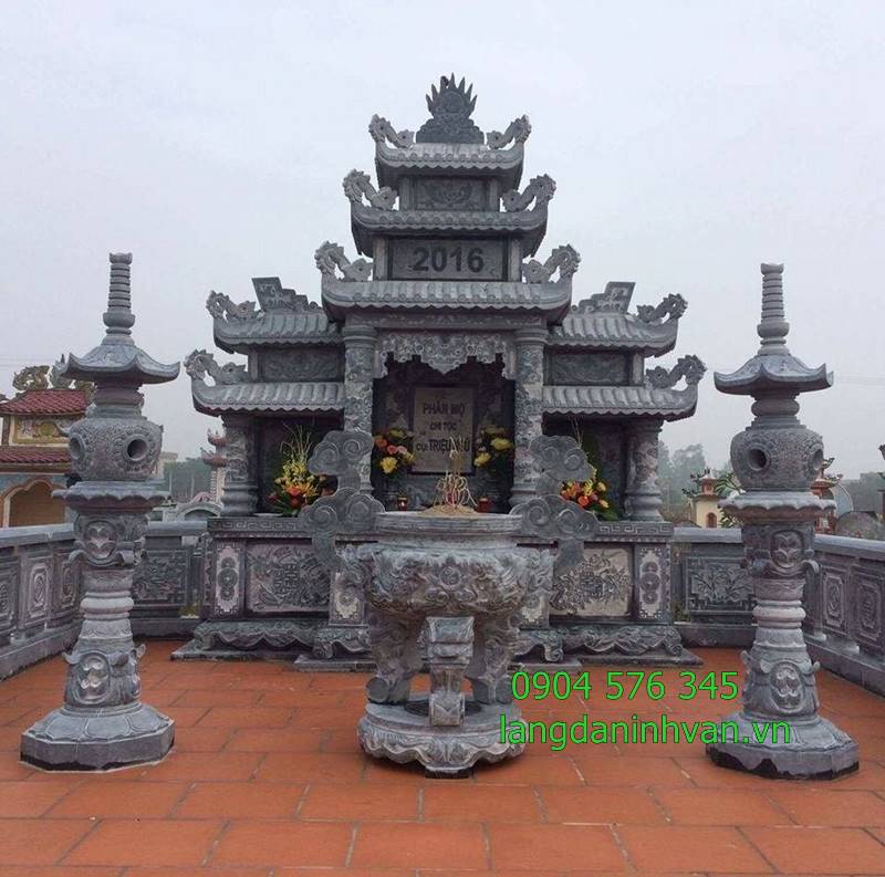 long đình lăng thờ chung và lư hương đèn đá trong khu lăng mộ đá