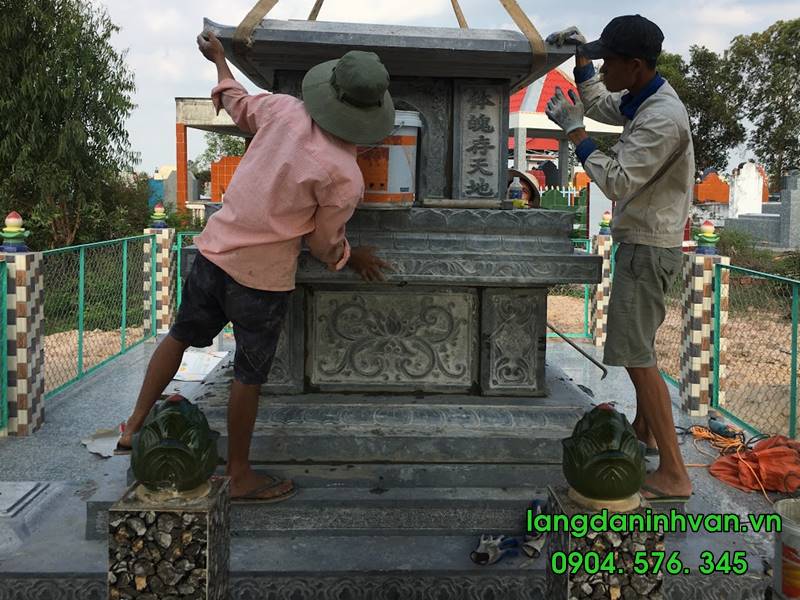 Lắp đặt mộ tháp bằng đá tại Vĩnh Hưng - Long An