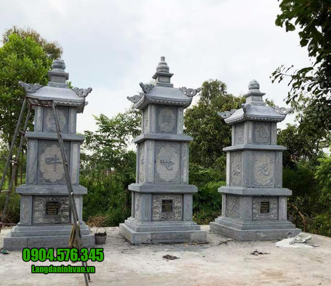 mẫu mộ đá hình tháp tại Huế