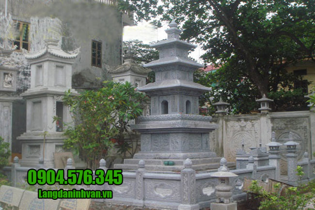 mẫu mộ đá hình tháp tại Quảng Nam
