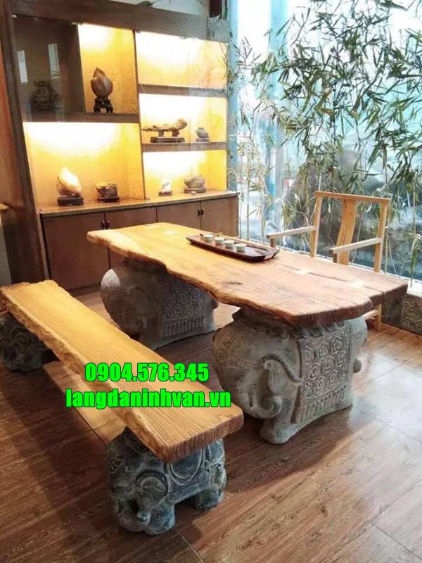Mẫu bàn ghế đá cổ kính cho phòng trà