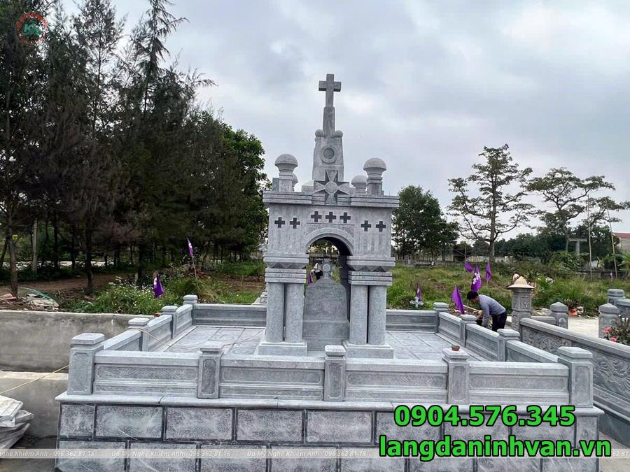 Khu lăng mộ công giáo lắp đặt ở Hưng Yên