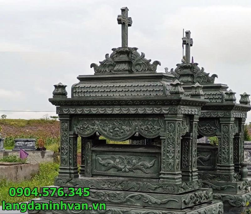 Mộ công giáo bằng đá xanh rêu tự nhiên ở Hải Phòng