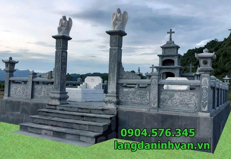 Cổng khu lăng mộ công giáo bằng đá tự nhiên