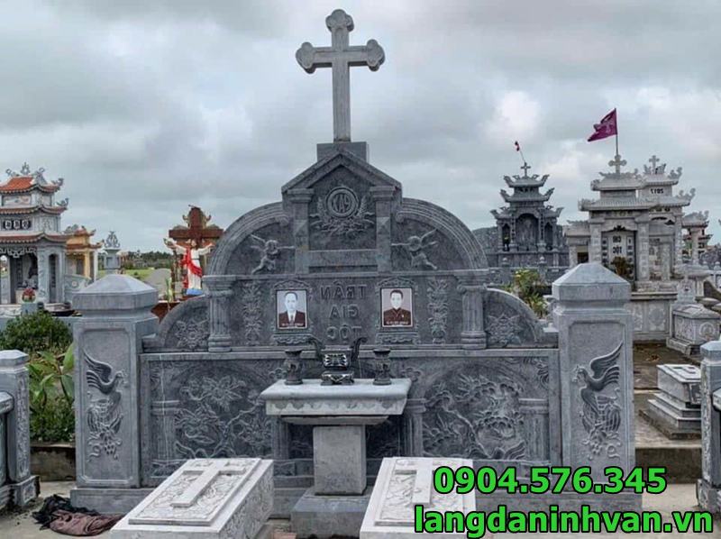 lăng thờ của khu lăng mộ công giáo